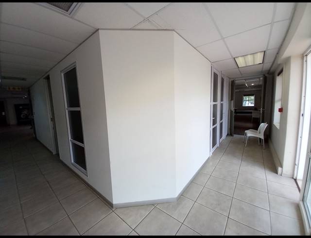 165M² OFFICE TO LET IN BRYANSTON